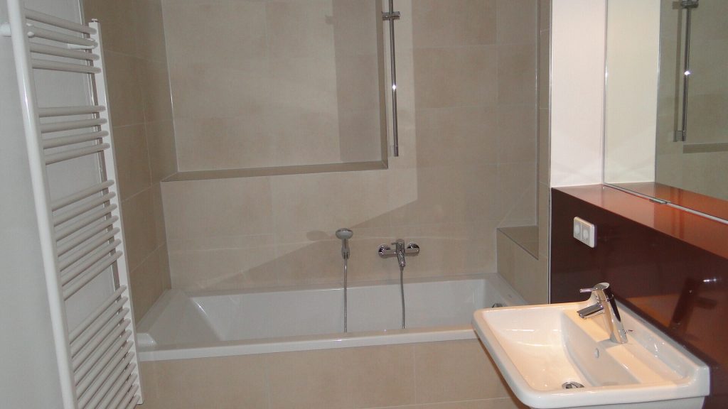 Moderne 2 Zimmer Wohnung mit Balkon in Toplage – Berlin Mitte –